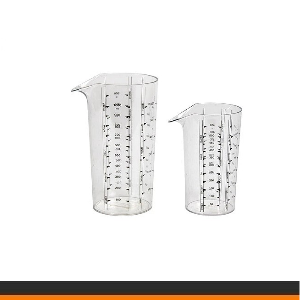 Embudos y jarras medidoras de cocina