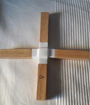 SALVAMANTEL CRUZ 20,3X20,3X1,5 CC15342